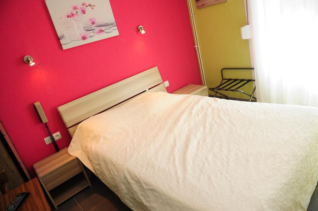 Logis Le Franco Belge Hotel Monthermé Szoba fotó