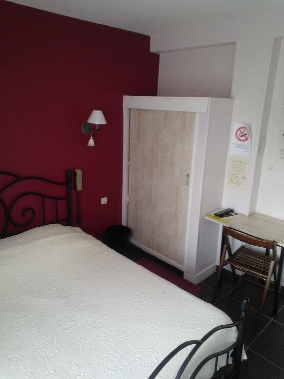 Logis Le Franco Belge Hotel Monthermé Szoba fotó