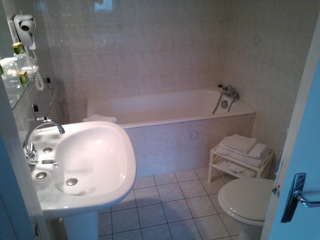 Logis Le Franco Belge Hotel Monthermé Szoba fotó