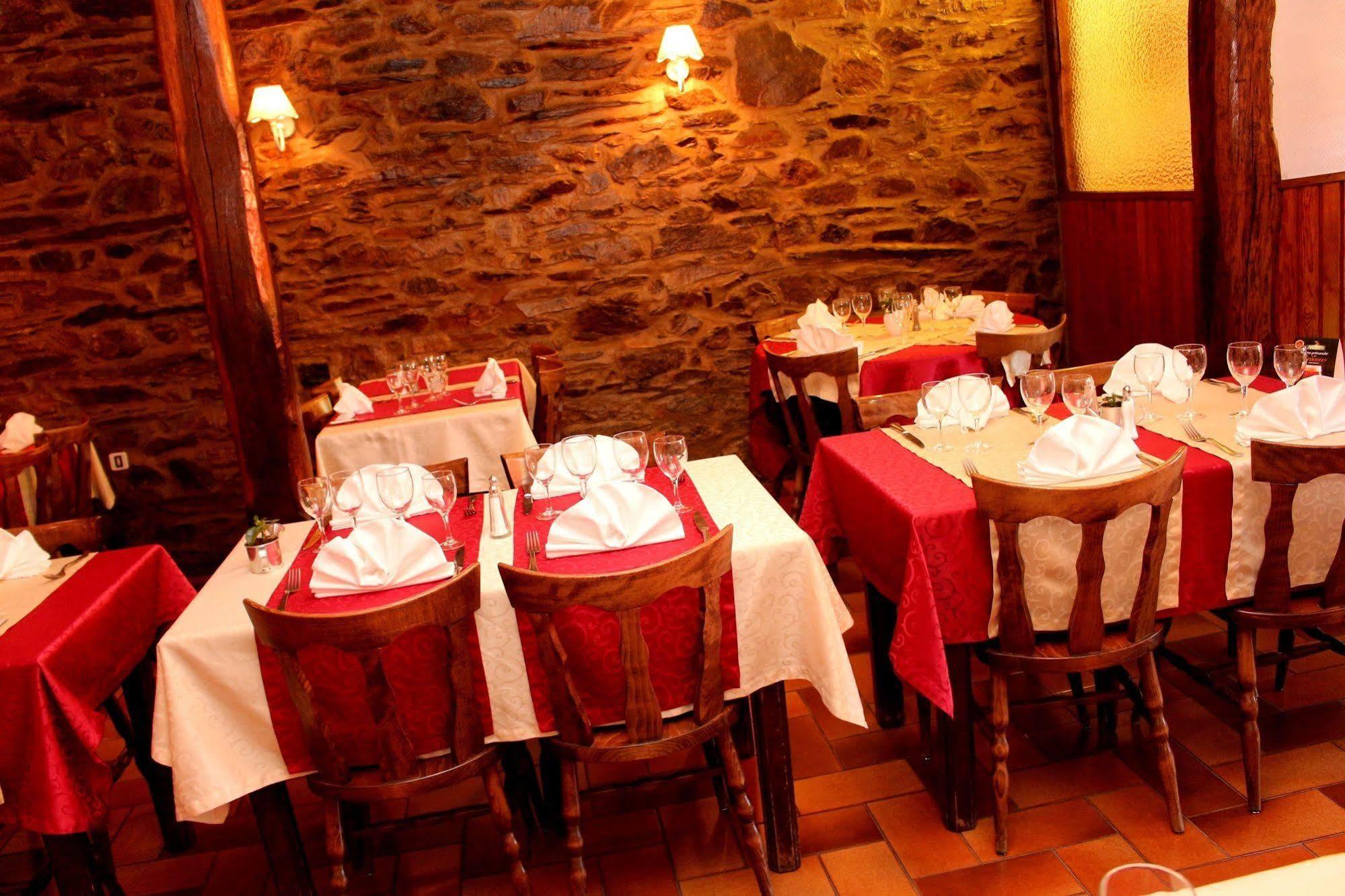 Logis Le Franco Belge Hotel Monthermé Kültér fotó