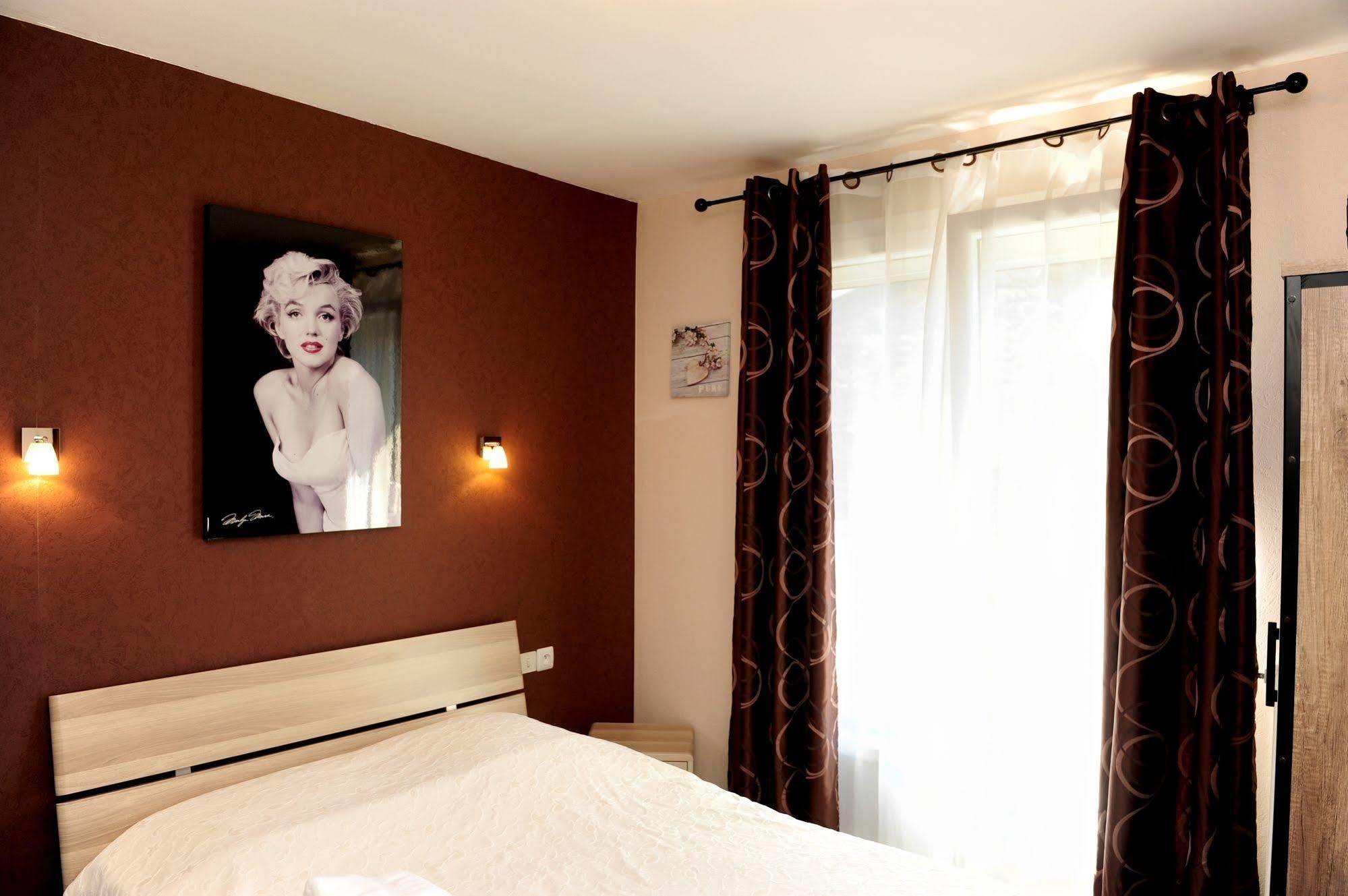 Logis Le Franco Belge Hotel Monthermé Kültér fotó